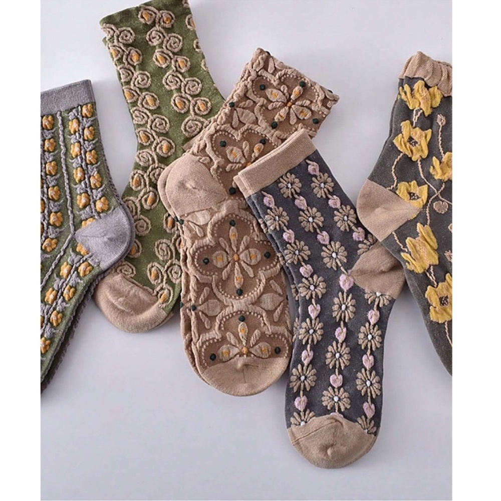 Cozy Textured Mid Length Floral Socks Set 5